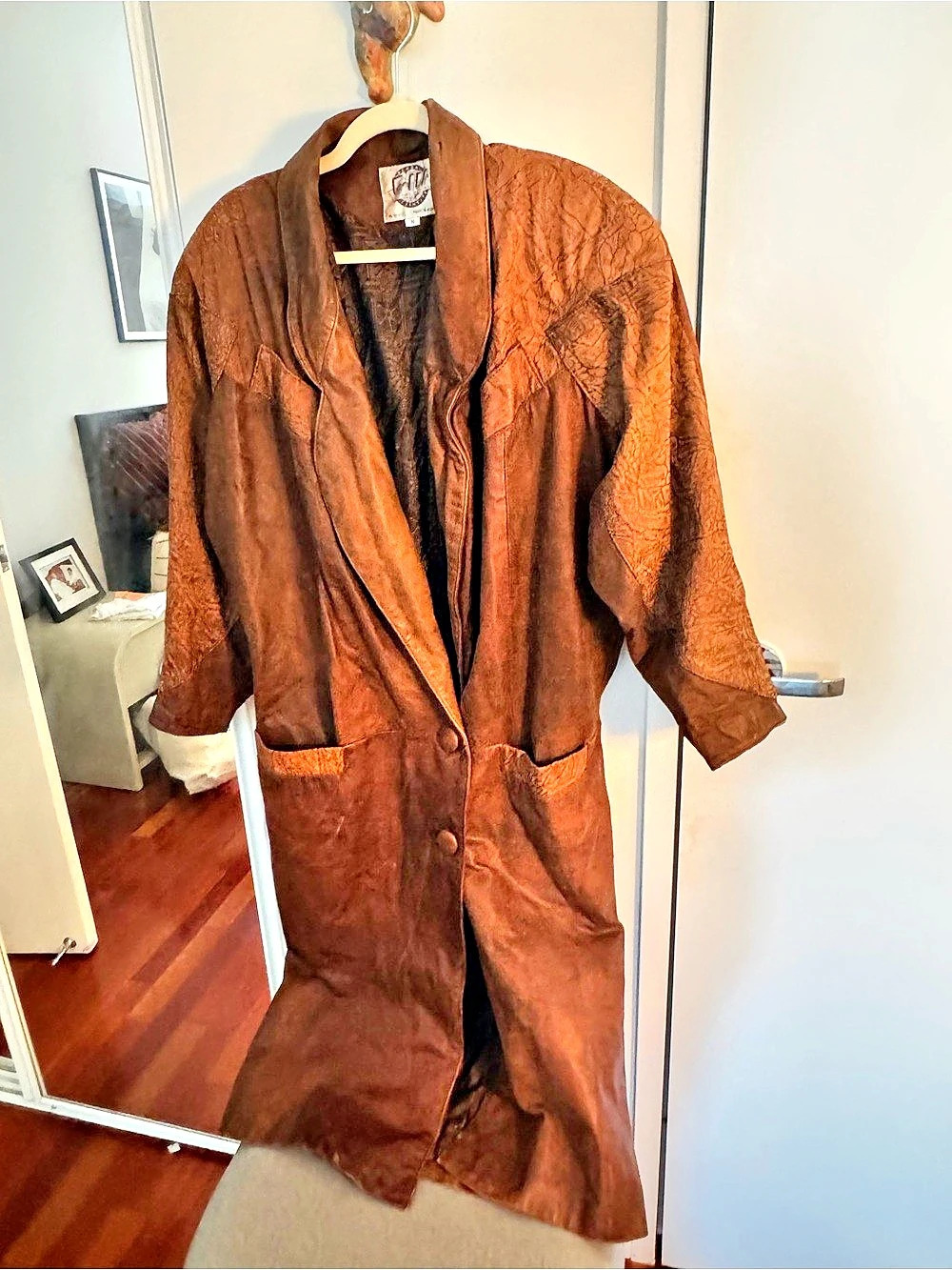Vintage Global Identity G-III Brown Long Leather Coat Embossed Panels Size M - Picture 2 of 8